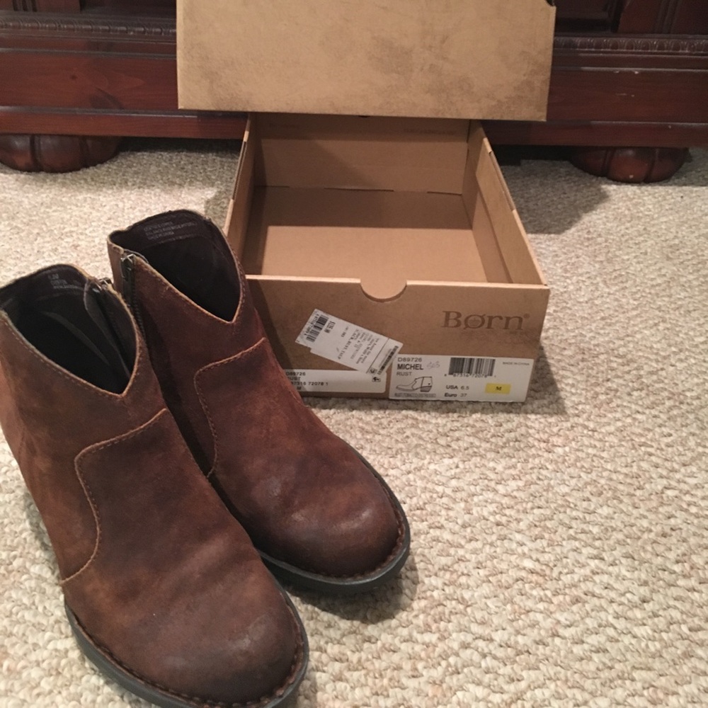 Born Michel Boot Size 6.5